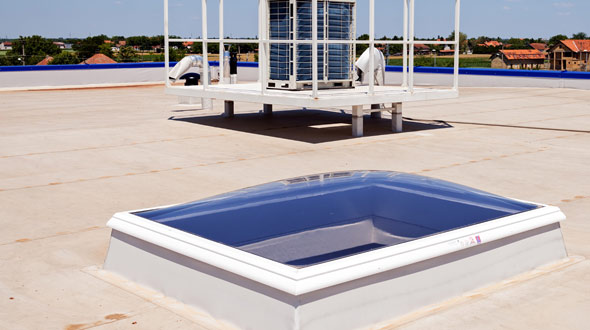 Commercial roofing membrane system with flashing