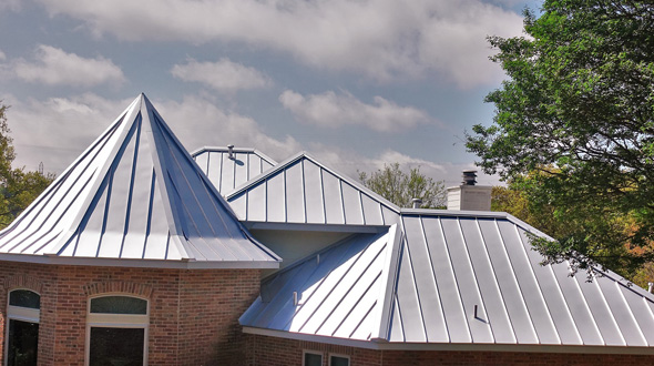 Adaptable metal roofing system residential structure