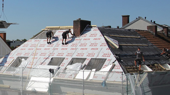 Roofing system installation of underlayment